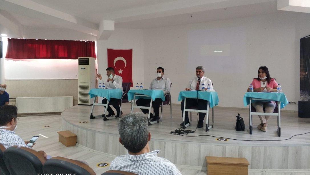 Mustafa Ayten Aydın Anadolu Lisesi Toplantı Salonunda İlçe Milli Eğitim Müdürümüz Süleyman GÖKÇEN Başkanlığında Tüm Okul ve Kurum Müdürlerinin Katılımı ile Toplantı Yapıldı.