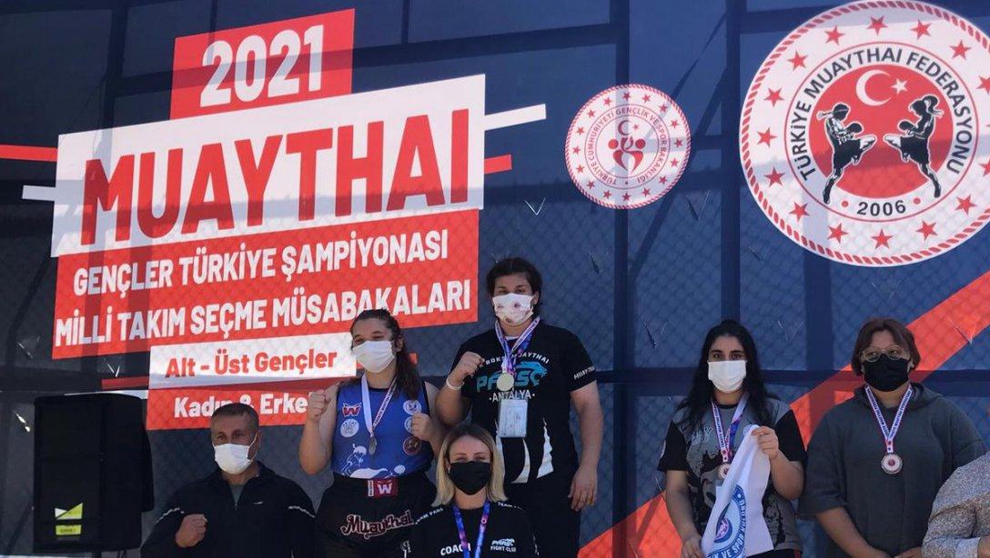 Döşemealtı Mustafa Ayten Aydın Anadolu Lisesi öğrencilerimizden Melek Nur Demirel MUAYTAHAI branşında Gençler Türkiye Şampiyonu olarak Milli Takıma seçildi.