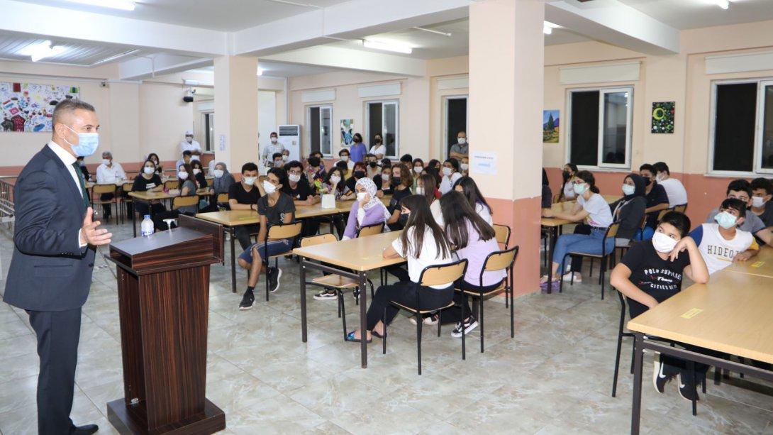 İl Milli Eğitim Müdürümüz Sn. Hüseyin Er Döşemealtı Antalya Erünal Sosyal Bilimler Lisesi öğrenci ve öğretmenleri ile bir araya geldi.