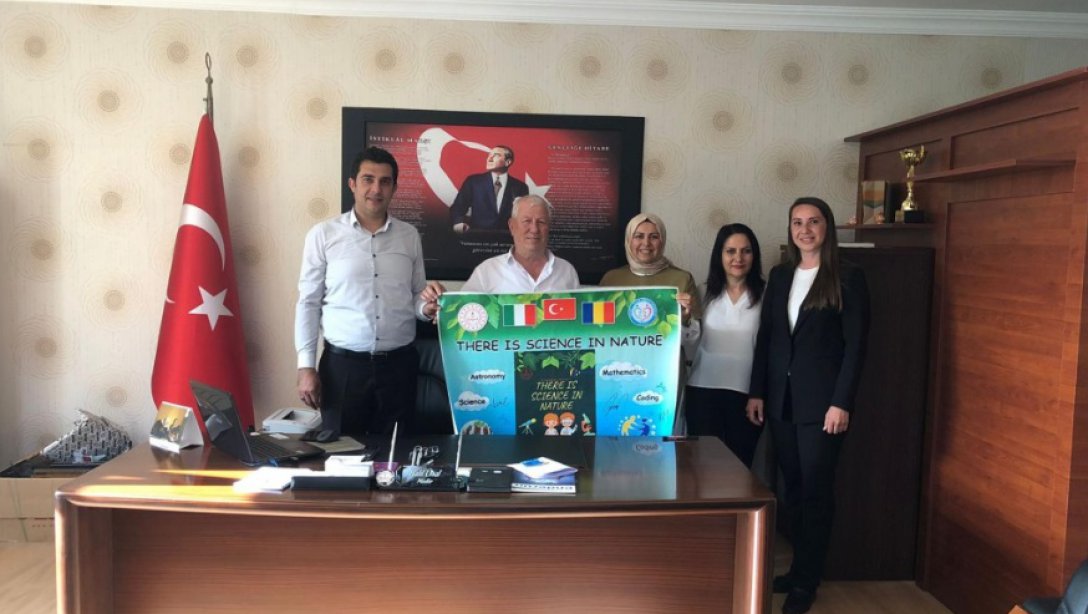 Saime Salih Konca Anaokulunda yürütülmekte olan Türkiye , İtalya ve Romanya ortaklı uluslararası eTwinning projesi yaygınlaştırma çalışmaları kapsamında İlçe Milli Eğitim Müdürümüz Halil Ünal'ı ziyaret ettiler.