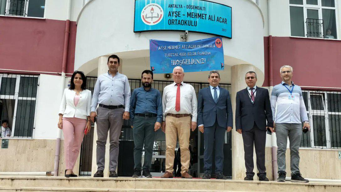 Ayşe Mehmet Ali Acar Ortaokulu 4006 Tübitak Bilim Fuarının açılışı İlçe Kaymakamımız Nuri ÖZDER, İlçe Milli Eğitim Müdürümüz Halil ÜNAL ve Şube  Müdürlerinin katılımıyla gerçekleştirildi.