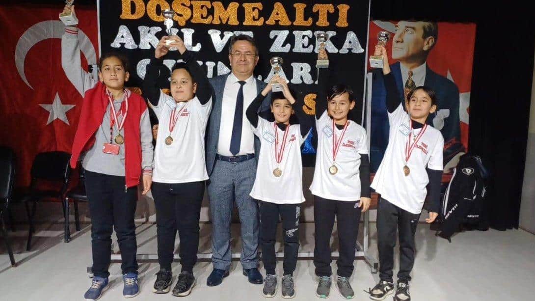 Akıl ve Zeka Oyunları Turnuvası İlçe finali Mustafa Ayşe Altun İlkokulu'nda yapıldı. Turnuvaya katılan ve dereceye giren öğrencilerimizi tebrik ediyoruz.