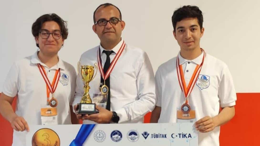 MEB ROBOT YARIŞMASINDA, ALİ BAHAR MESLEKİ VE TEKNİK ANADOLU LİSESİ'NDEN BÜYÜK BAŞARI