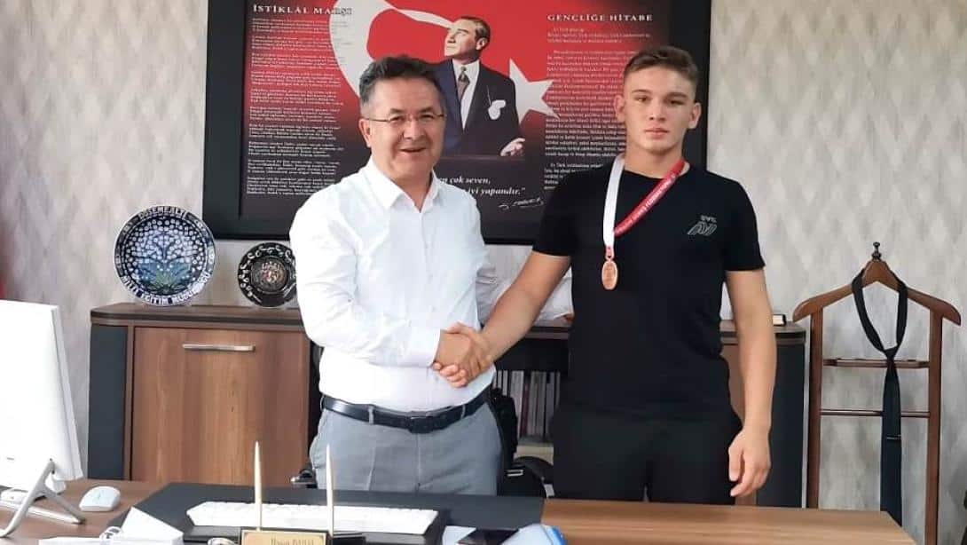 U15 TÜRKİYE GÜREŞ ŞAMPİYONASINDA TÜRKİYE ÜÇÜNCÜLÜĞÜ