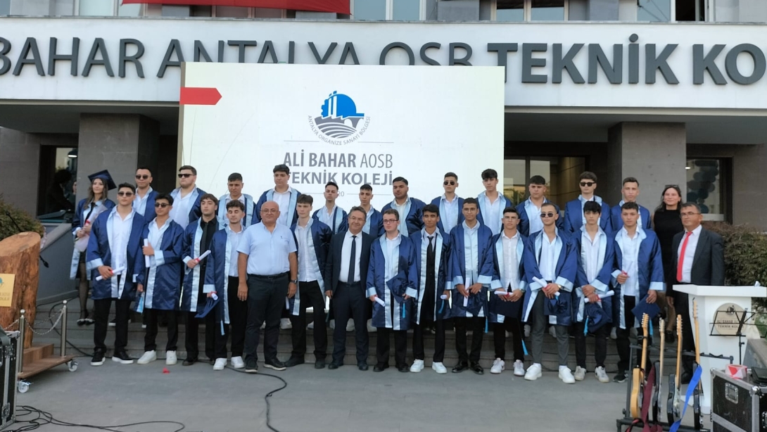 ORGANİZE SANAYİ BÖLGESİ ALİ BAHAR MESLEKİ VE TEKNİK ANADOLU LİSESİ İLK MEZUNLARINI VERDİ.